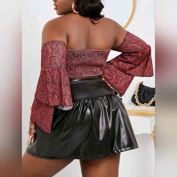 Crop Top - Picture 2 of 7